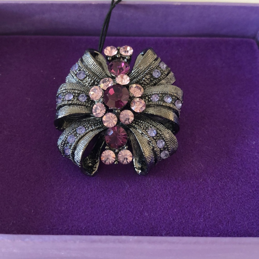 Buckingham brooch new old stock with original box